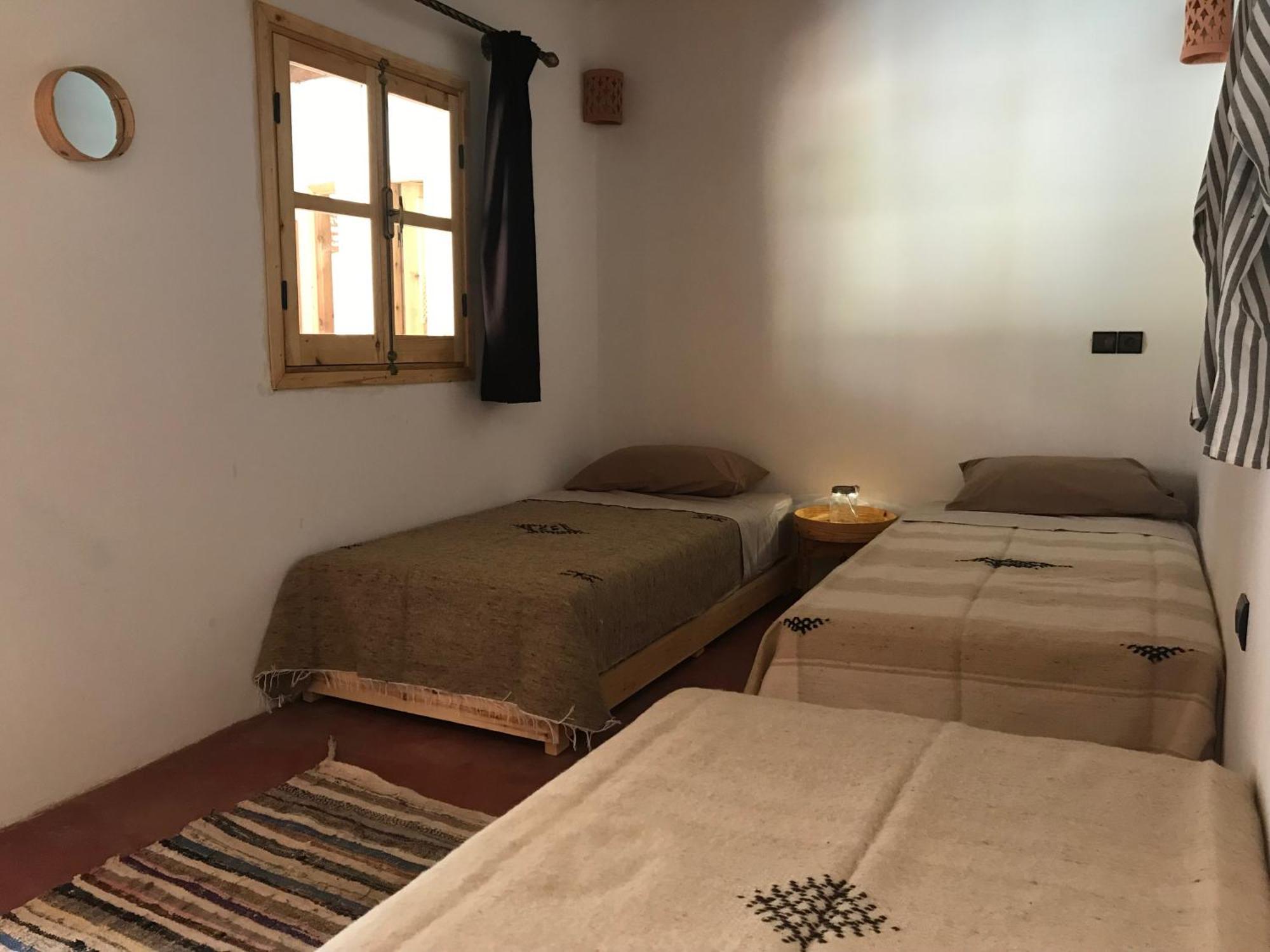 Amlougui House Panzió Asgaour Kültér fotó
